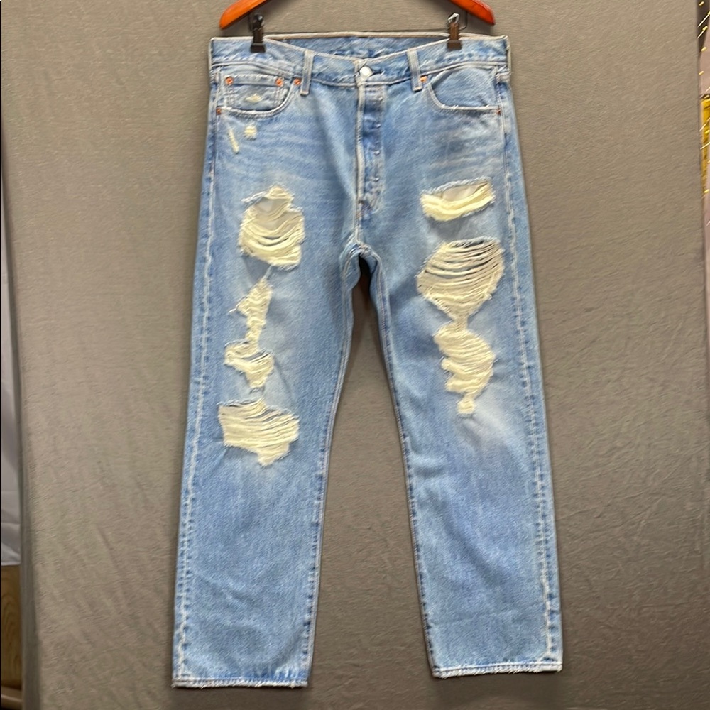 Levi's Relaxed Blue Jeans with Vintage-Inspired Wash